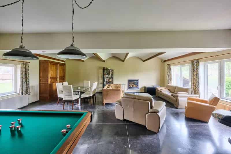 Huis te koop Oetingen: 5 slaapkamers, 2 badkamers, grote garage