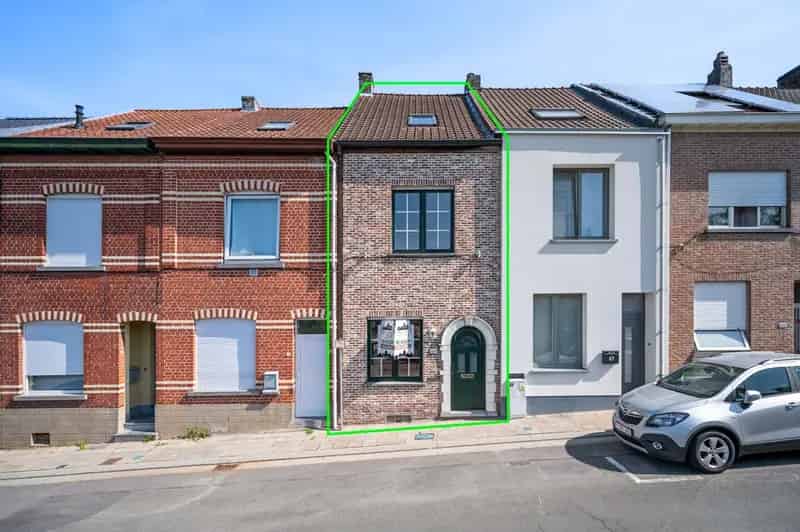 Ruime gezinswoning met vier slaapkamers en tuin in Ninove