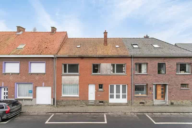 Huis te Koop: 4 Slaapkamers, Garage, Veranda, Grote Tuin