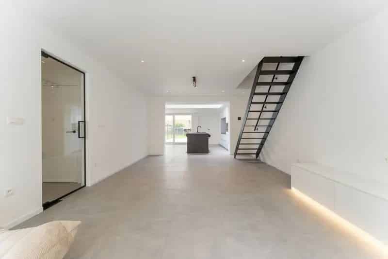 Rumbeke-'t Sterrebos. TWEEGEVEL-VILLA met hoogstaande afwerking, verfijnd interieur en ruime leefruimte. 3 slaapkamers en 2 badkamers. Exclusief mooi aanbod / uistekende ligging !