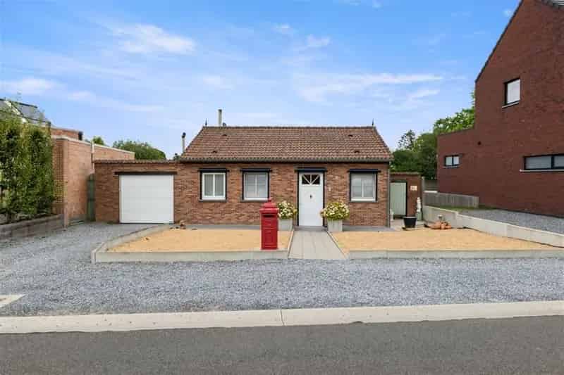 GELIJKVLOERSE WONING MET GARAGE IN BRUSTEM