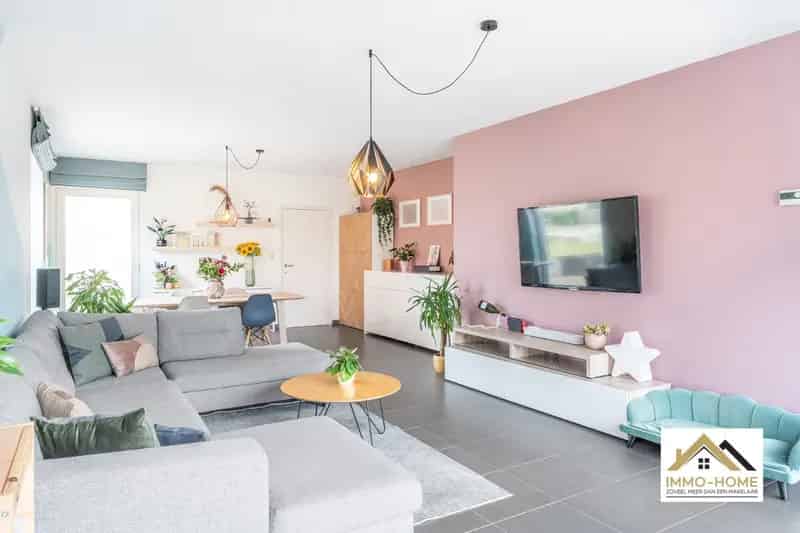 Halfopen bebouwing in rustige woonwijk te Lochristi