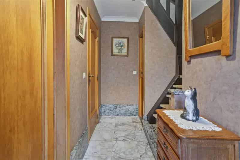 Halfopen bebouwing met 3 slaapkamers - op te frissen