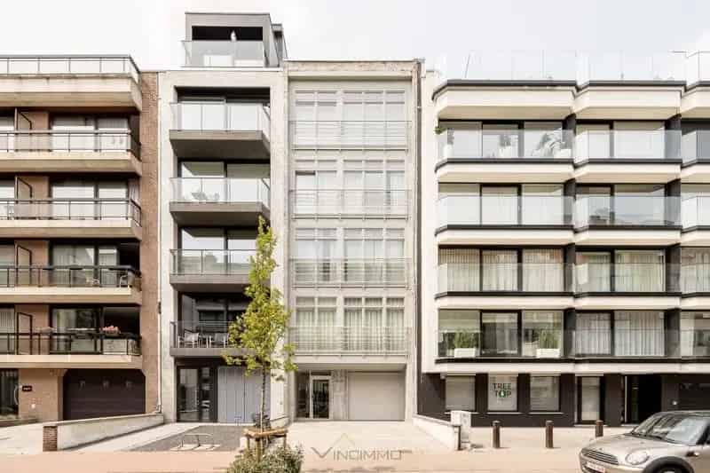 Te Koop: Goed toegankelijke garagebox met extra parkeerplaats – Centrum Knokke