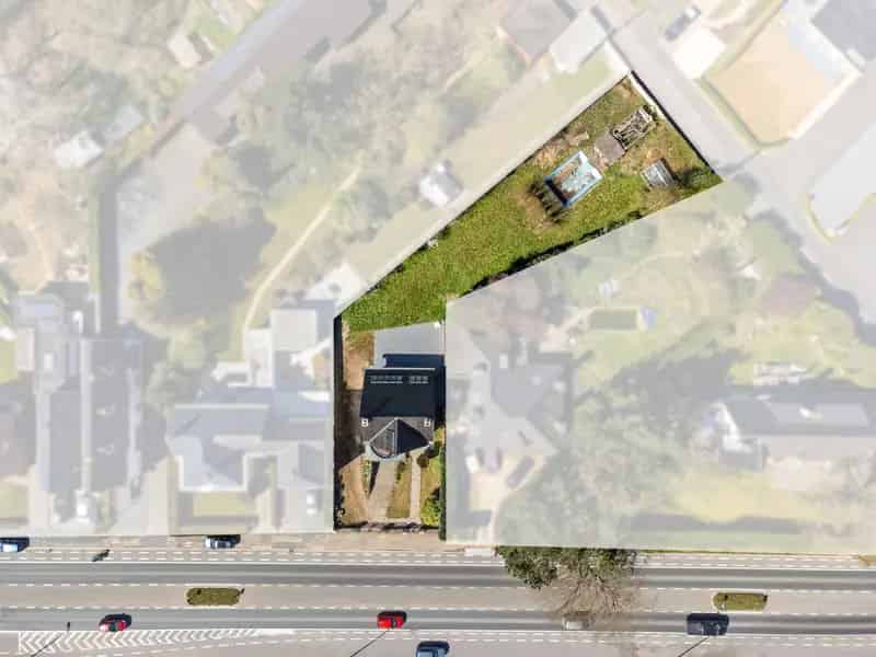 Gerenoveerde, karaktervolle villa met bouwgrond