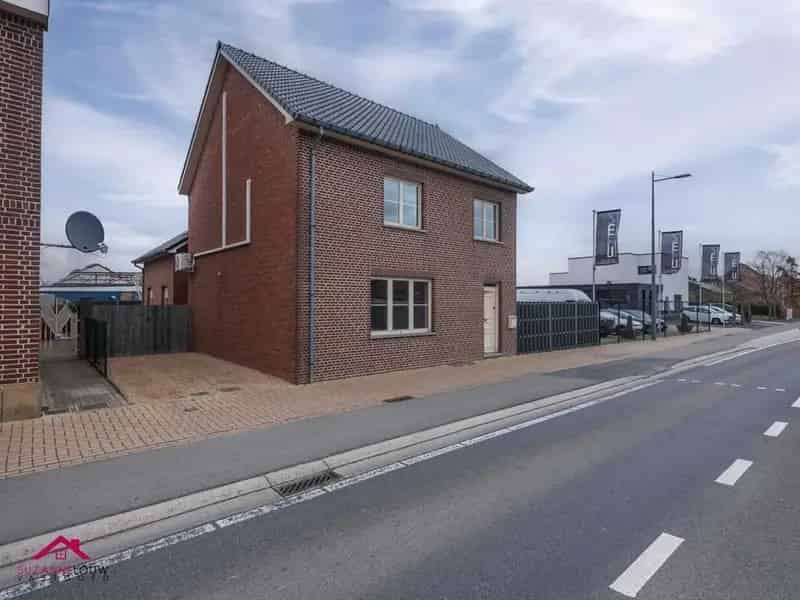 Gerenoveerde verrassend ruime vrijstaande woning