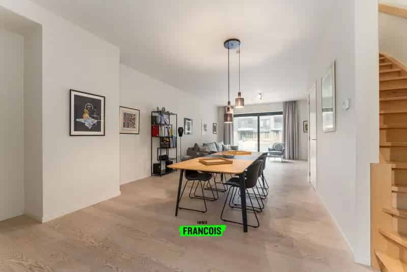 Modern duplex appartement met 3 slaapkamers te koop – Troonstraat 208, Mariakerke/Oostende