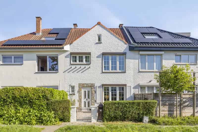 Huis te huur Groot Bijgaarden: Op te frissen woning met veel potentieel