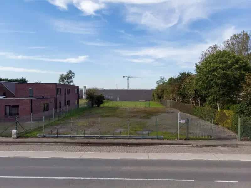 Residentieel gelegen stuk bouwgrond van 1500m² met aanpalend stuk groenzone van 1000m²