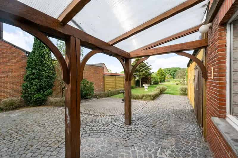 Rustig gelegen gezinswoning met inpandige garage en grote tuin in Oud-Turnhout