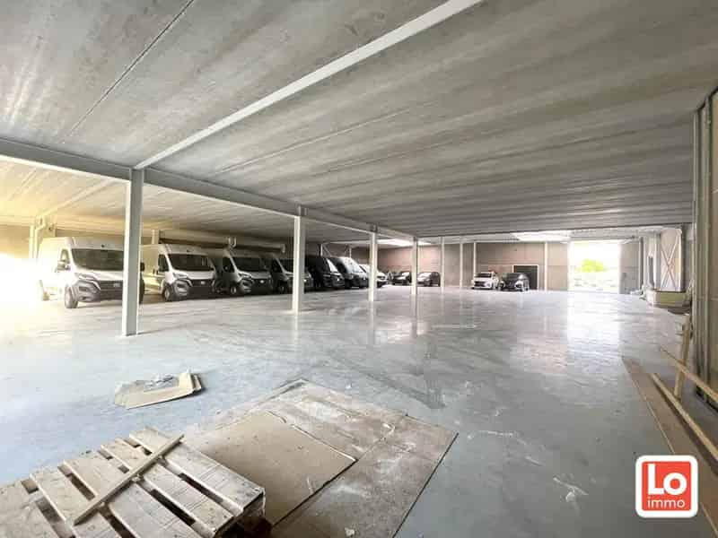 Nieuwbouw commercieel gebouw te huur in Lochristi