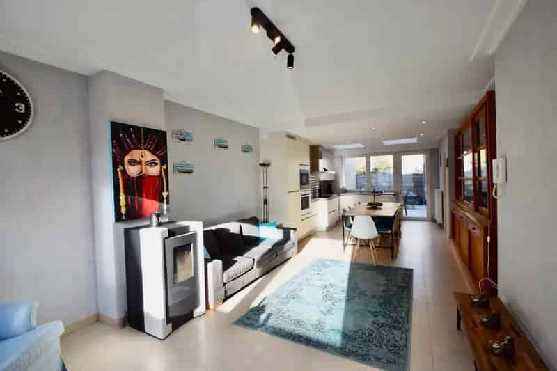 Charmante woning te koop centraal gelegen in Oud-Knokke vlakbij het centrum.