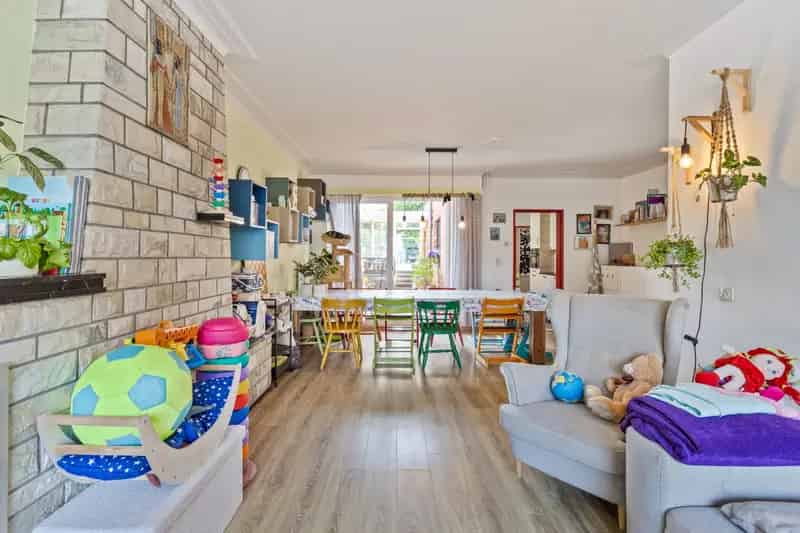 Huis te huur Kruibeke: 6 slaapkamers, tuin, parkeerplaatsen