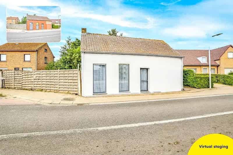 Te renoveren woning met 4 slaapkamers, bureau en zongerichte tuin in Alveringem