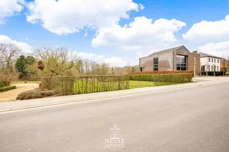 Zeer mooi en ruim perceel bouwgrond voor open bebouwing