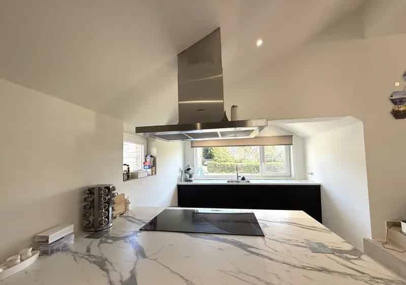 Instapklare woning met 3 slaapkamers en een gezellige tuin op toplocatie in Hoeselt te huur!