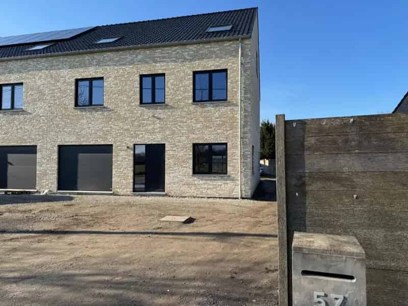 Zeer ruime casco half open bebouwing in Laarne