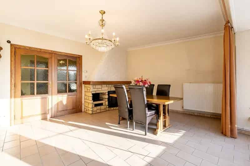 Stevige woning met garage op 100 meter van het strand
