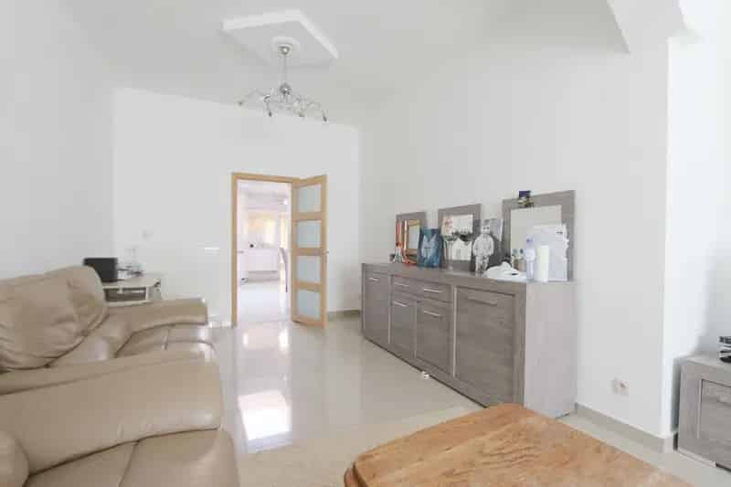 Huis - 4 slk - 2 bdk - 2 livings - tuin - terras - centrum