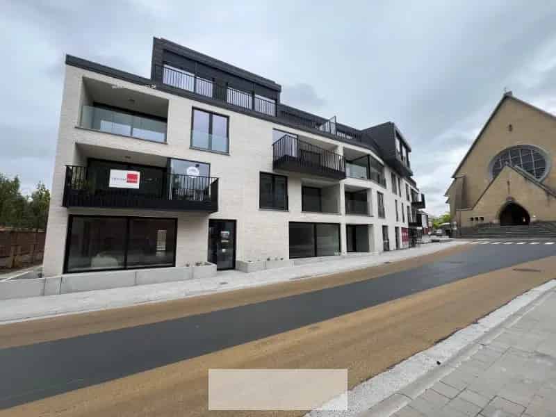 Nieuwbouw handelspand te koop in Zwevegem