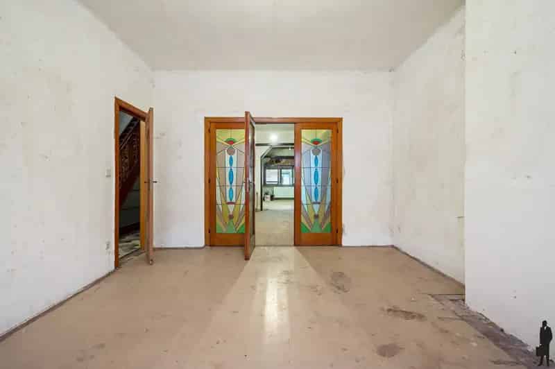 Op te frissen woning met ruime tuin