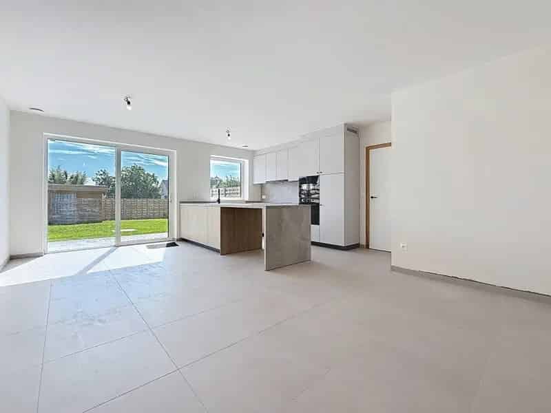 Prachtige nieuwbouwwoning met garage in het centrum van Westrozebeke