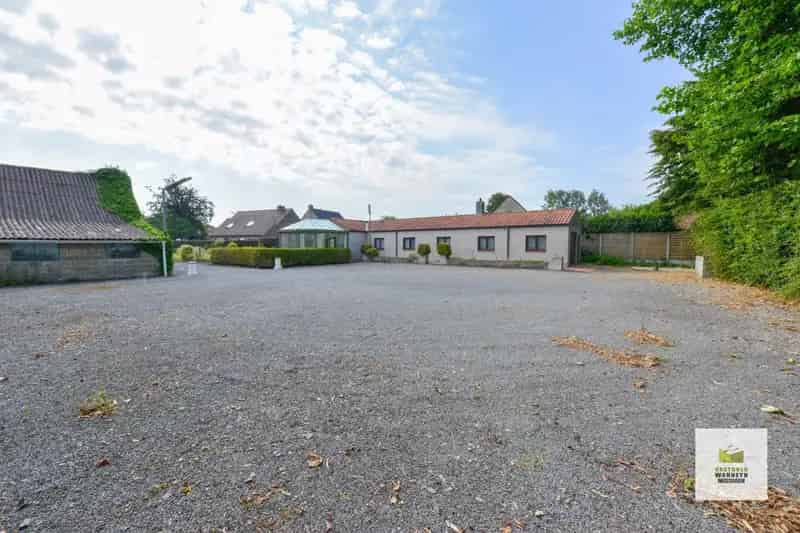 Compacte gelijkvloerse woning met 2 slaapkamers, garage en tuin