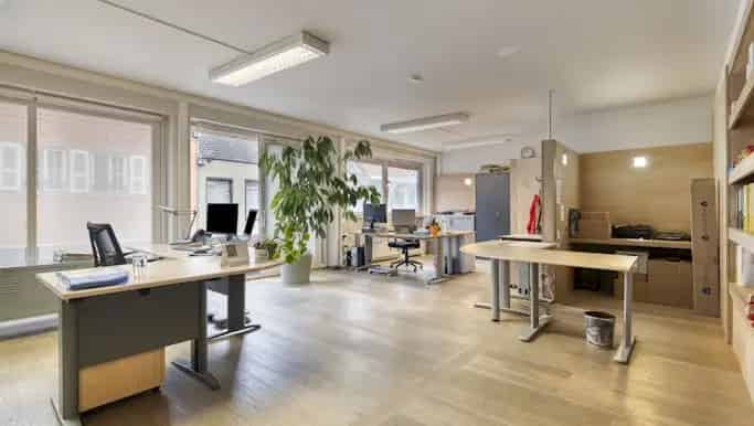 Kantoorgebouw te koop in Elf-Julistraat 32, Brugge - Dewaele