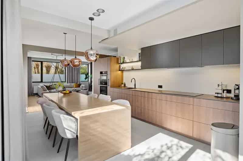 Prachtige moderne HOB-woning  (177m²) 3 slaapkamers, aangelegde tuin, zwembad en autostaanplaatsen, op top-locatie te Kontich!