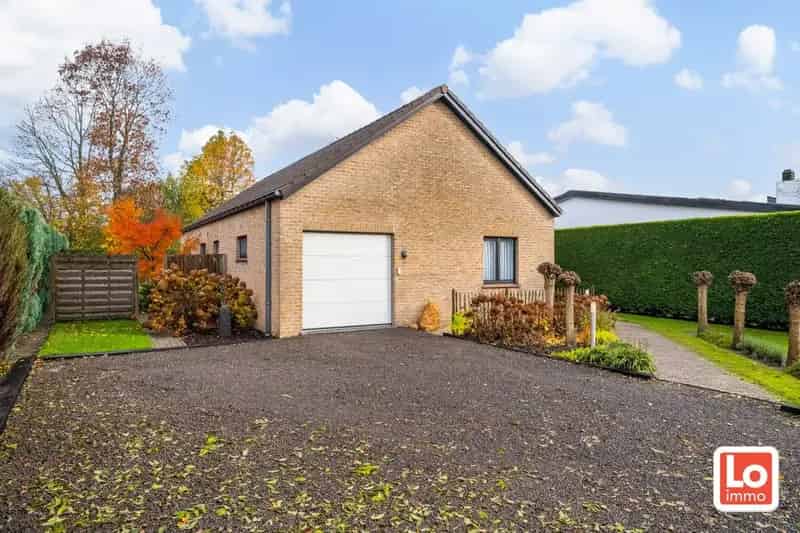 IN OPTIE!! Degelijke goed onderhouden gelijkvloerse woning met inpandige garage op een toplocatie nabij het centrum van Lochristi.