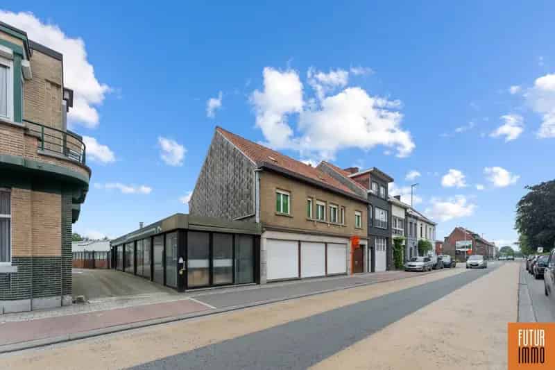 Te renoveren woning met achterliggende grond