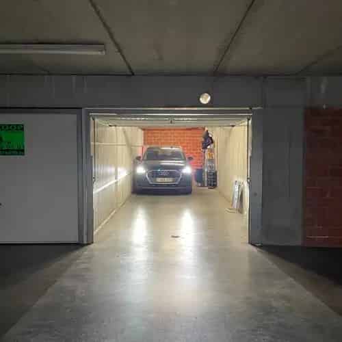 Dubbele garagebox op gunstige ligging te Nieuwpoort-Bad