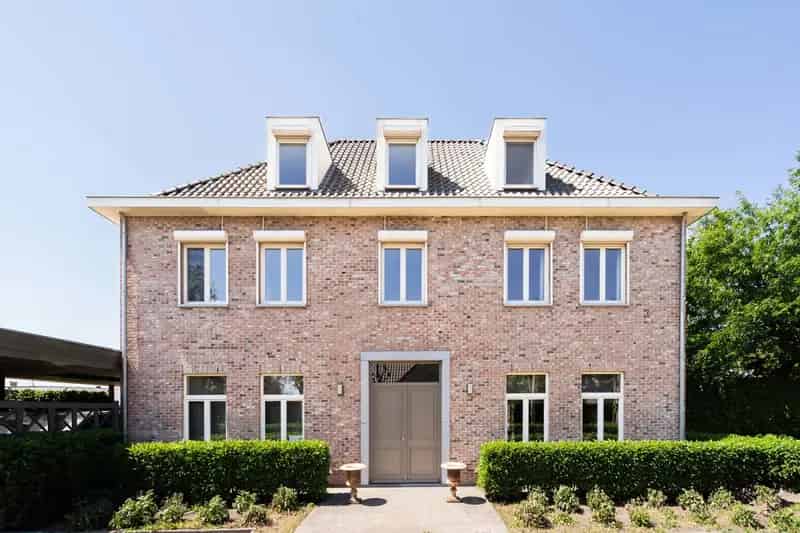 Landelijk Wonen in Wuustwezel: Ruime Villa met 6 Slaapkamers