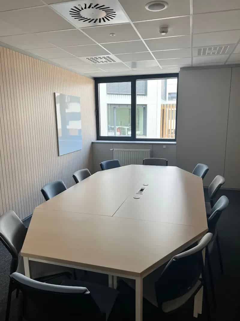 TE HUUR Kantoorgebouw