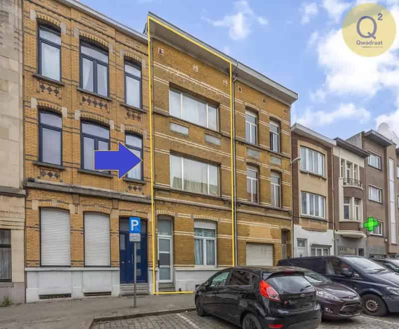 huis met 6 slpks, 2 badkamers, 2 keukens en stadstuintje