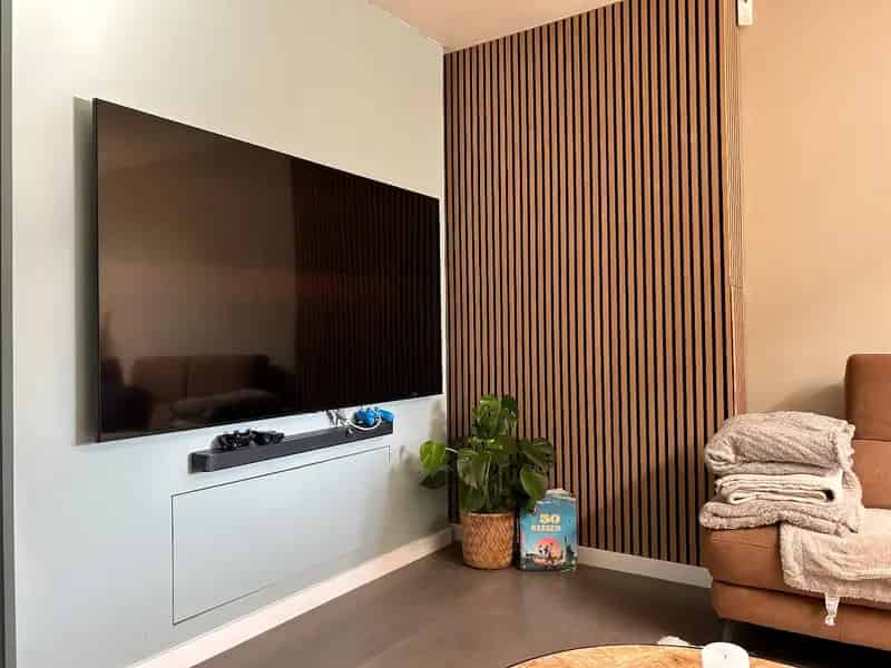 Instapklare rijwoning met veel bergruimte TE KOOP  in het bruisende Waregem.