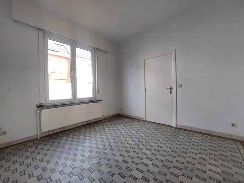 RUIME WONING / 2 SLAAPKAMERS + DOORLOOPKAMER / GARAGE / TUINTERRAS / STADSRAND