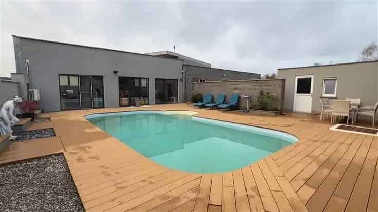 Ruime Loft te Koop met Zwembad en Tuin