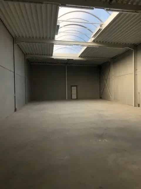 Recent magazijn (240 m²) te Oeselgem
