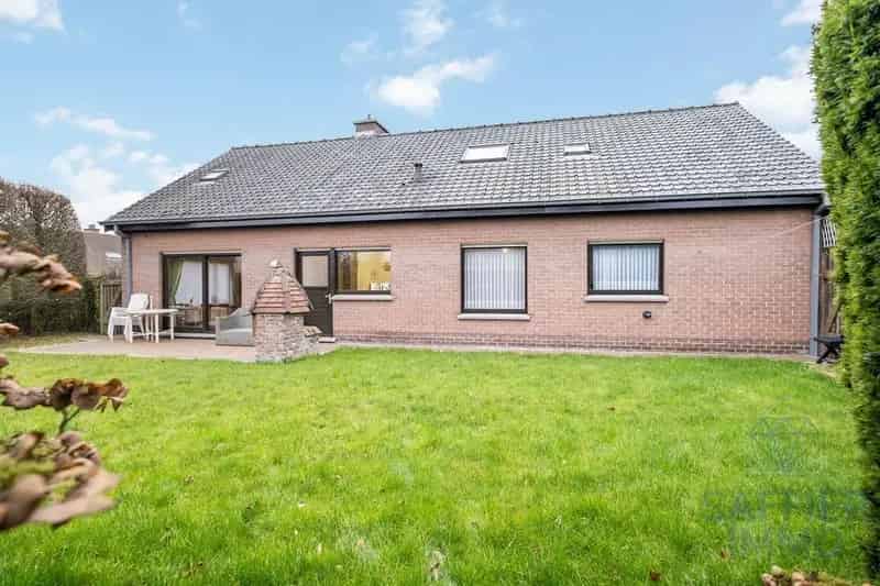 Te Koop: Ruime woning in rustige wijk in Hulste 🏡