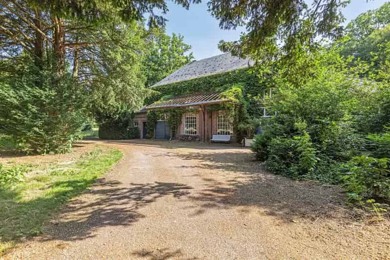Uitzonderlijk koetshuis op kasteeldomein in Hansbeke, 487m² puur woongenot