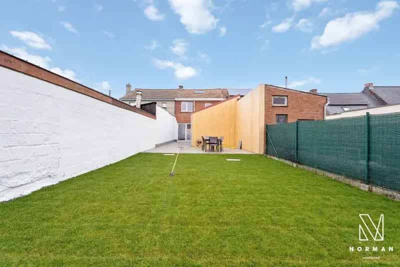 Grote woning met ruime inkom, 3 slaapkamers en landelijk verzicht