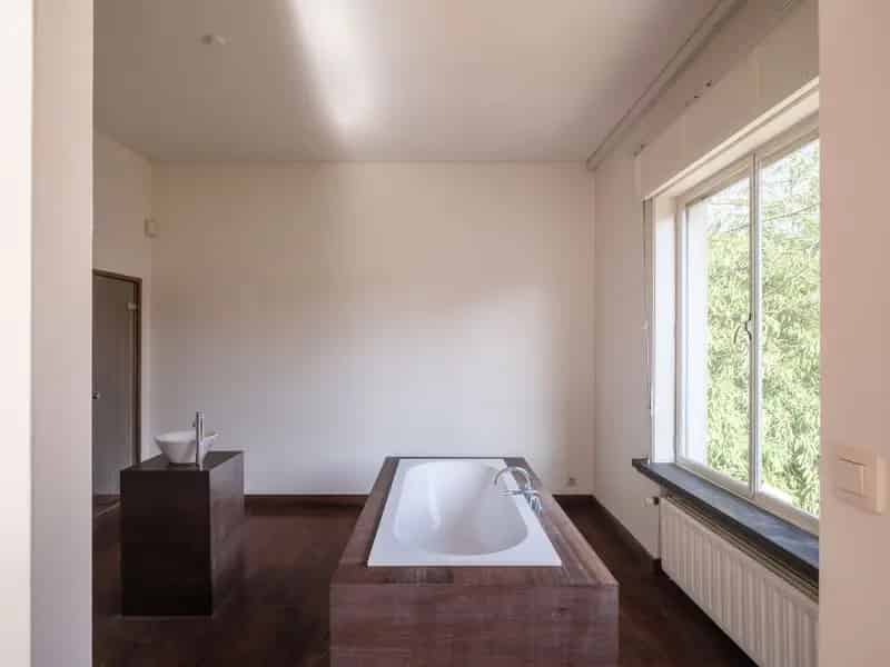 Voormalige dokterswoning met praktijkruimte en stadstuin