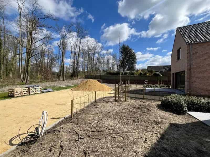 Landelijke nieuwbouwwoning in hartje Dikkelvenne