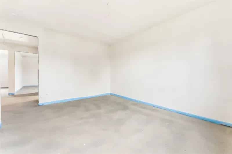 VOLLEDIG AFGEWERKTE NIEUWBOUWWONING IN DOODLOPENDE STRAAT