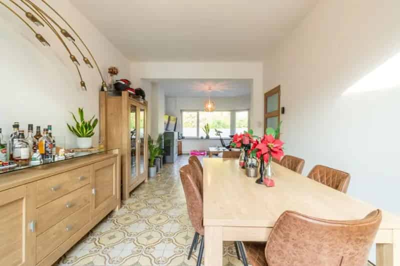 VERDER AF TE WERKEN WONING MET LOODS !