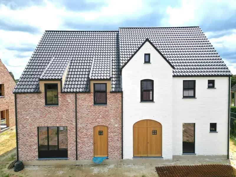 Ruime casco-nieuwbouwwoning met 3 slpk'ers op een perceel van 4a 52ca