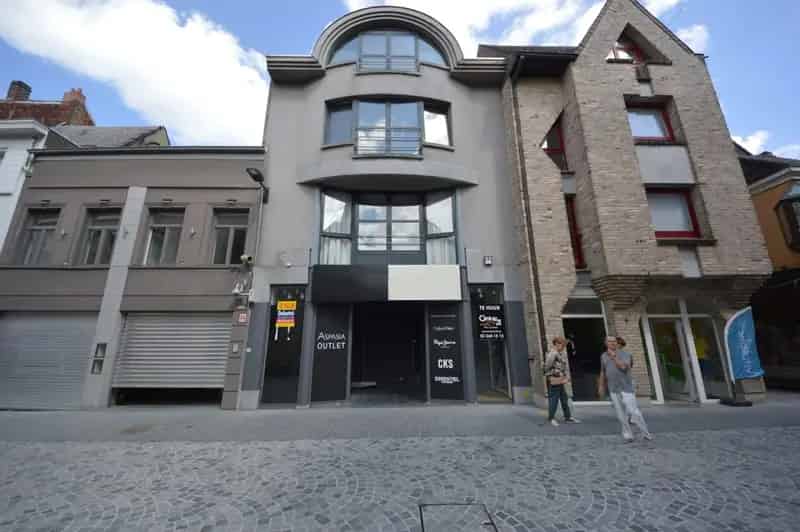 COMMERCIEEL GELIJKVLOERS OF KANTOOR HALLE