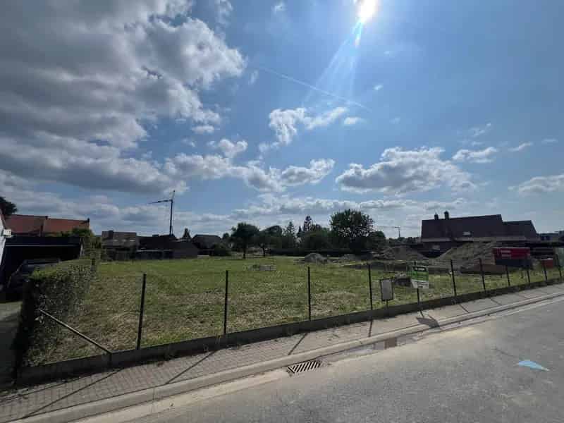 Bouwgrond met bouwverplichting in het charmante en groene dorpje Vinkt
