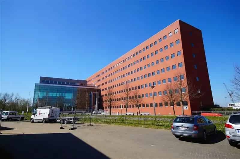 Kantoorgebouw van 400 m² tot 1100 m²